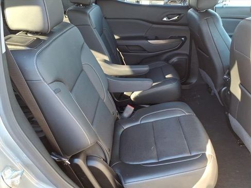 Used 2023 GMC Acadia SLT w/ Technology Package image 22