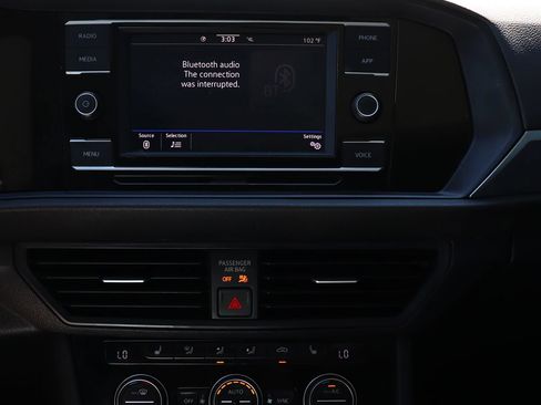 Used 2022 Volkswagen Jetta SE FWD image 44