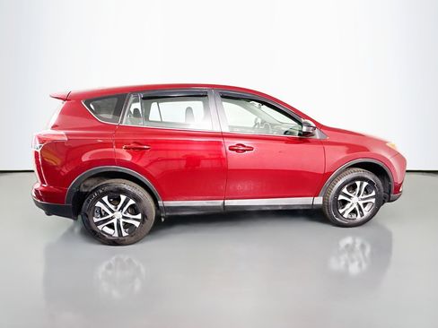 Used 2018 Toyota RAV4 LE image 11