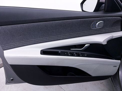 Used 2022 Hyundai Elantra Limited image 18