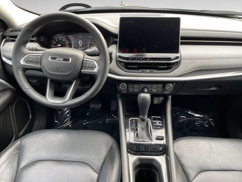 Used 2022 Jeep Compass Latitude image 10