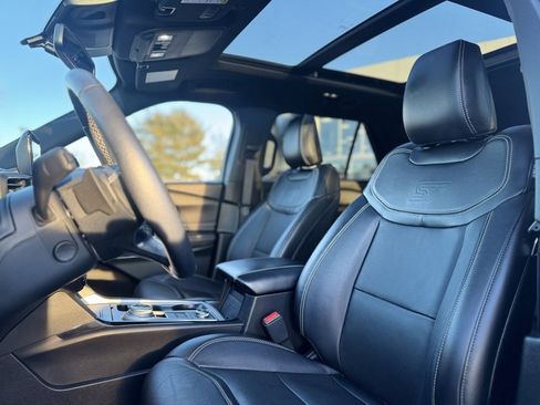 Used 2023 Ford Explorer ST w/ Technology Package image 17