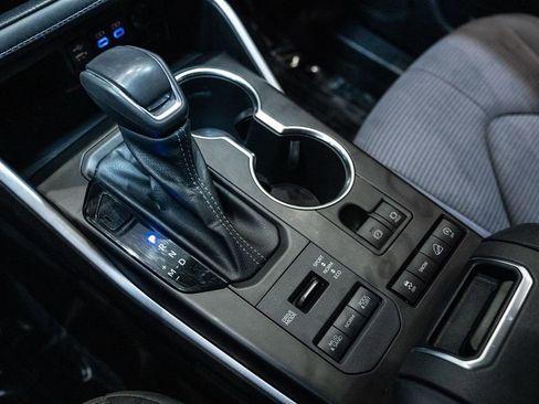 Certified 2022 Toyota Highlander LE image 28