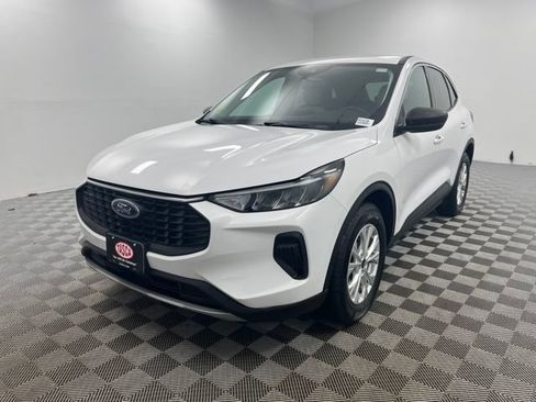 Used 2023 Ford Escape Active AWD/4WD image 2