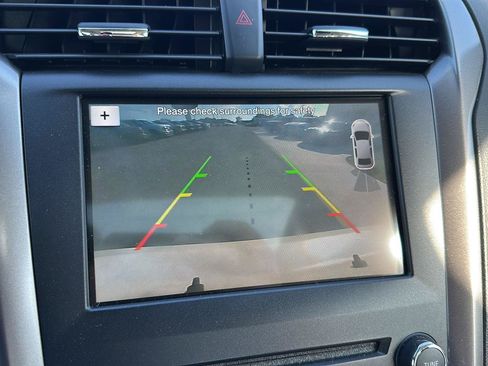 Used 2017 Ford Fusion SE w/ Fusion SE Technology Package FWD image 21