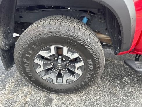 Used 2023 Toyota Tacoma TRD Off-Road AWD/4WD image 40