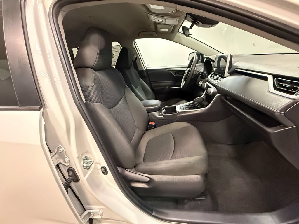 Used 2023 Toyota RAV4 LE AWD/4WD image 13