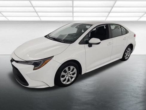 Used 2024 Toyota Corolla LE FWD image 2