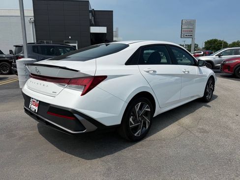 Used 2025 Hyundai Elantra SEL FWD image 8