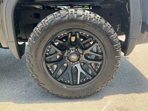 Used 2024 GMC Sierra 1500 Pro w/ Pro Value Package AWD/4WD image 17