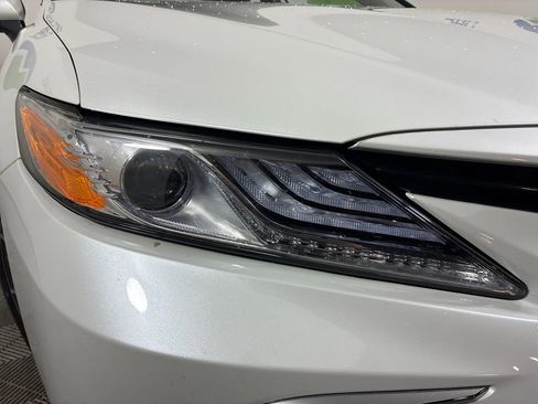 Used 2022 Toyota Camry XLE image 2