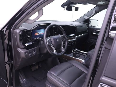 Used 2025 Chevrolet Silverado 1500 RST AWD/4WD image 6