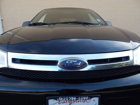 Used 2010 Ford Focus SE image 10