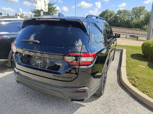 Used 2025 Honda Pilot Black Edition image 8