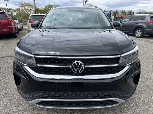 Used 2022 Volkswagen Taos SE AWD/4WD image 2
