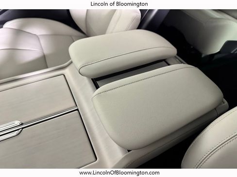New 2025 Lincoln Navigator L Reserve image 32
