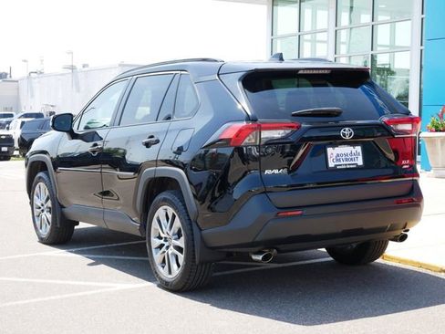 Used 2022 Toyota RAV4 XLE Premium AWD/4WD image 5