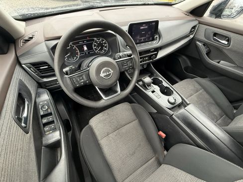 Used 2023 Nissan Rogue SV image 17