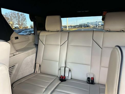 Used 2022 Cadillac Escalade Premium Luxury AWD/4WD image 28