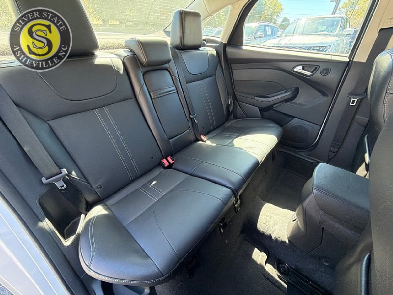 Used 2013 Ford Focus Titanium w/ Titanium Handling Pkg FWD image 19