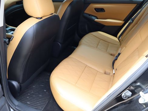 Used 2024 Nissan Sentra SV w/ SV Premium Package FWD image 6