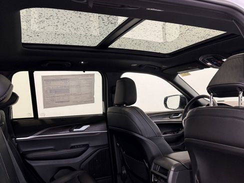 New 2025 Jeep Grand Cherokee Limited w/ Luxury Tech Group II image 9