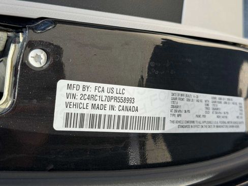 Used 2023 Chrysler Pacifica Touring-L FWD image 35