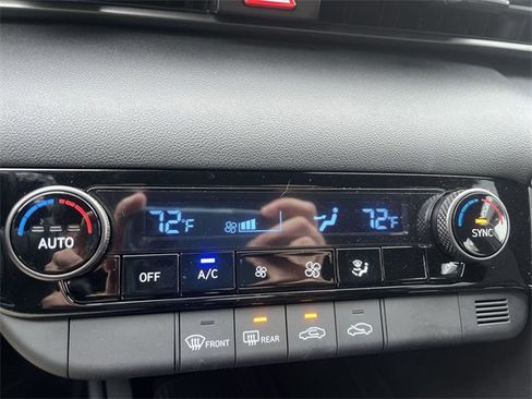 Used 2025 Hyundai Elantra Sport image 18