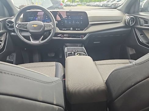 Used 2025 Chevrolet Equinox LT w/ Convenience Package II FWD image 21