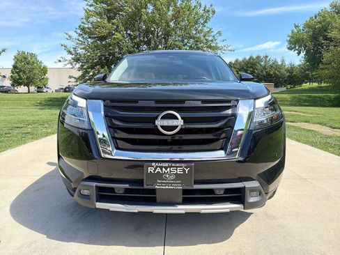 Used 2023 Nissan Pathfinder Platinum AWD/4WD image 9