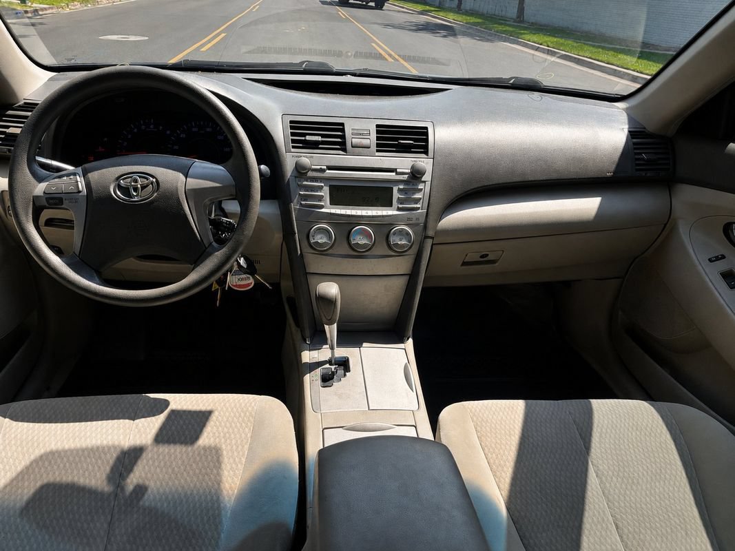 Used 2010 Toyota Camry LE FWD image 11