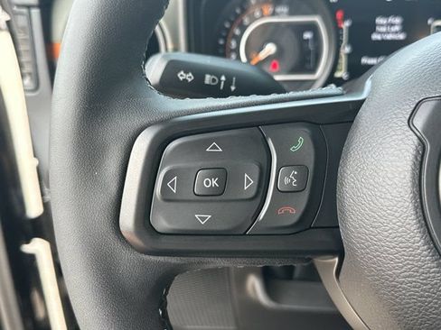 Certified 2025 Jeep Gladiator Mojave AWD/4WD image 26