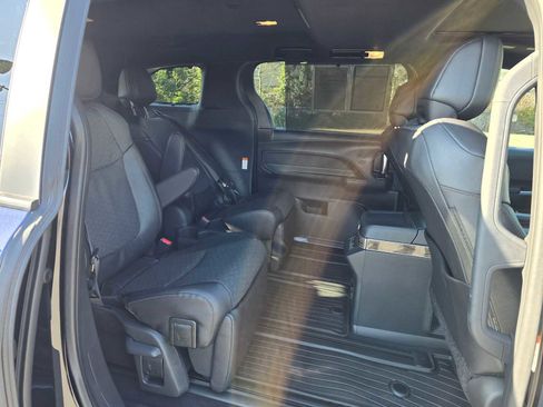 Certified 2025 Toyota Sienna Platinum image 15