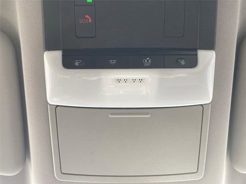 Used 2023 Nissan Rogue SV image 27