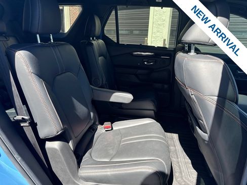 Used 2025 Honda Pilot TrailSport image 11