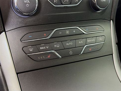 Used 2019 Ford Edge SEL w/ Equipment Group 201A AWD/4WD image 17