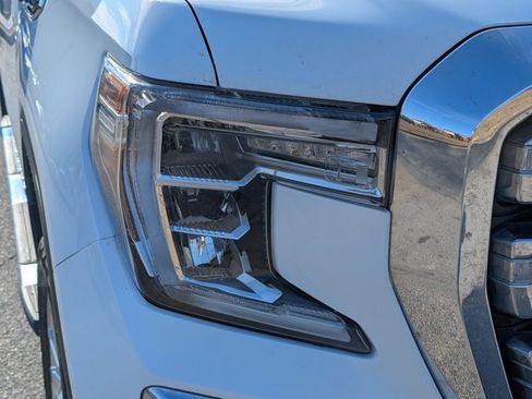 Used 2019 GMC Sierra 1500 SLT w/ SLT Premium Package AWD/4WD image 9