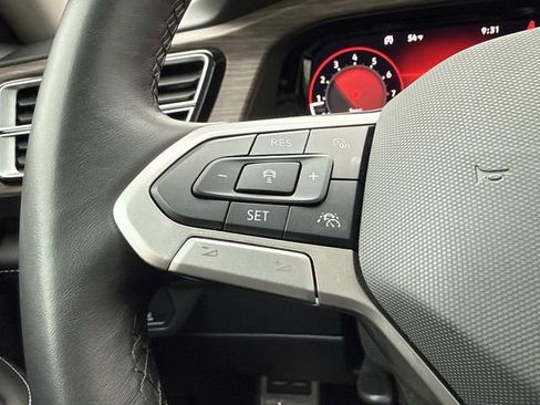 Certified 2025 Volkswagen Atlas SEL Premium R-Line image 27