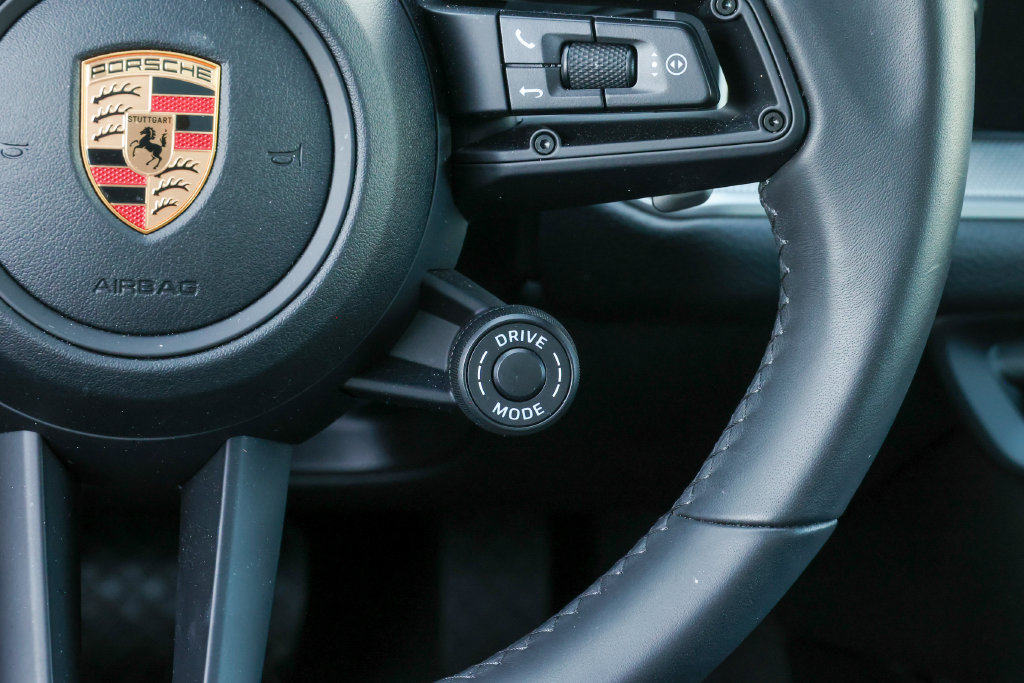 Certified 2026 Porsche Cayenne Coupe AWD/4WD image 40