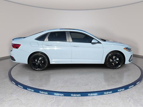 Used 2025 Volkswagen Jetta SE w/ Sunroof Package image 5