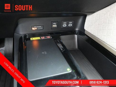 Used 2025 Toyota Camry XLE image 21