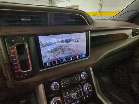Used 2021 GMC Yukon XL Denali w/ Denali Premium Package image 14
