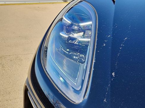 Certified 2025 Porsche Macan image 8