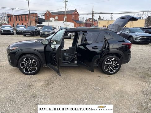 Used 2025 Chevrolet Trax RS w/ Sunroof Package image 27