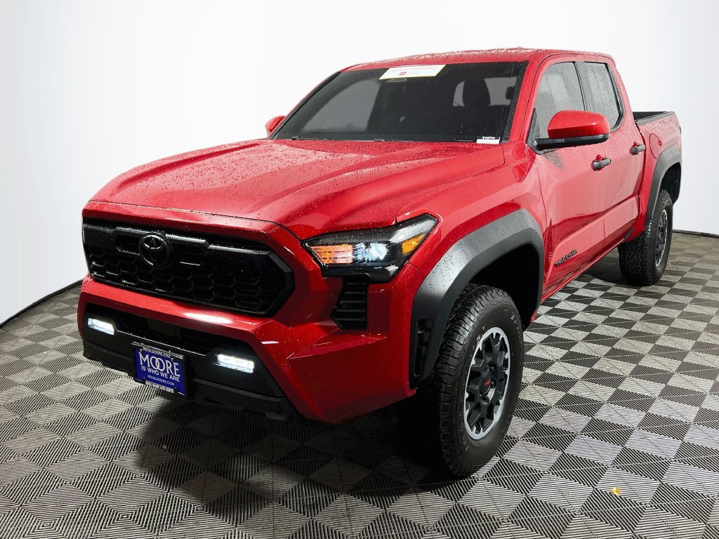 Certified 2025 Toyota Tacoma TRD Off-Road AWD/4WD image 3