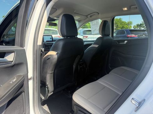 Used 2022 Ford Escape SEL AWD/4WD image 16