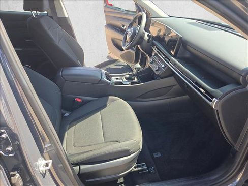 Used 2025 Hyundai Tucson SE FWD image 21