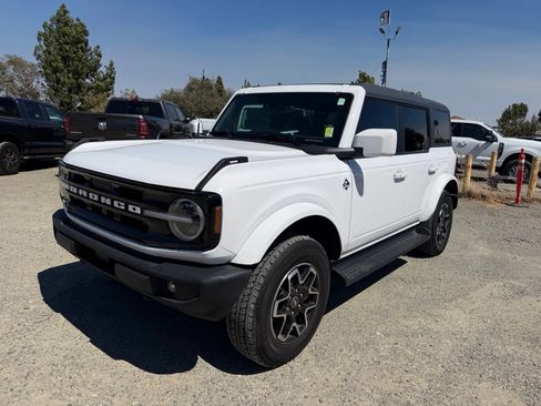 Used 2025 Ford Bronco Outer Banks AWD/4WD image 1