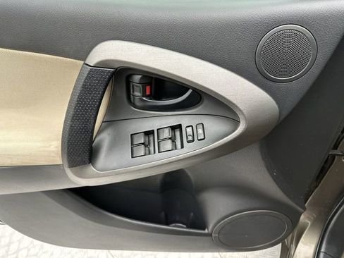 Used 2011 Toyota RAV4 2WD image 13