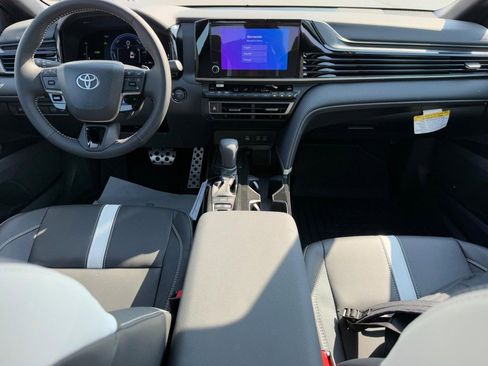 New 2026 Toyota Camry Hybrid image 7